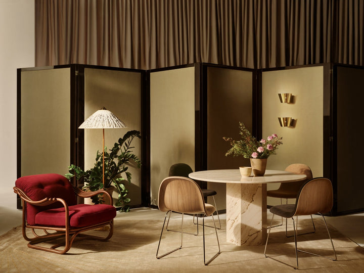 9602 Floor Lamp - Gubi Floor Lamps - Brass - Henry Moore - HORNE
