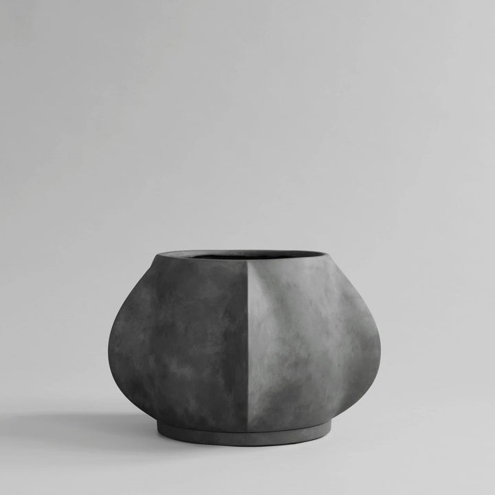 Arket Plant Pot - 101 Copenhagen Vases - Medio - Dark Grey - HORNE