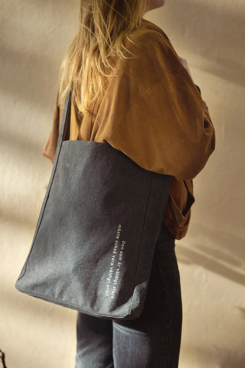 Astrid Lindgren Tote Bag - Design House Stockholm Bags - Black (Den som är väldigt stark...) - HORNE