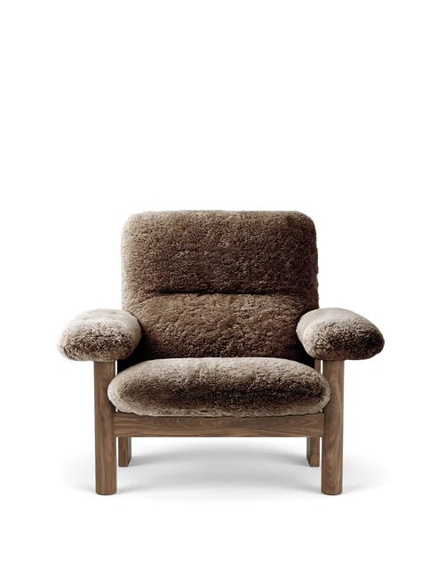 Brasilia Lounge Chair - Sheepskin - Audo Copenhagen - Chairs - Sahara - Walnut - HORNE