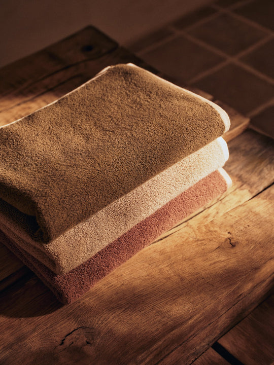 Ekko Hand Towel - Ferm Living - Cashmere/Off - white - HORNE