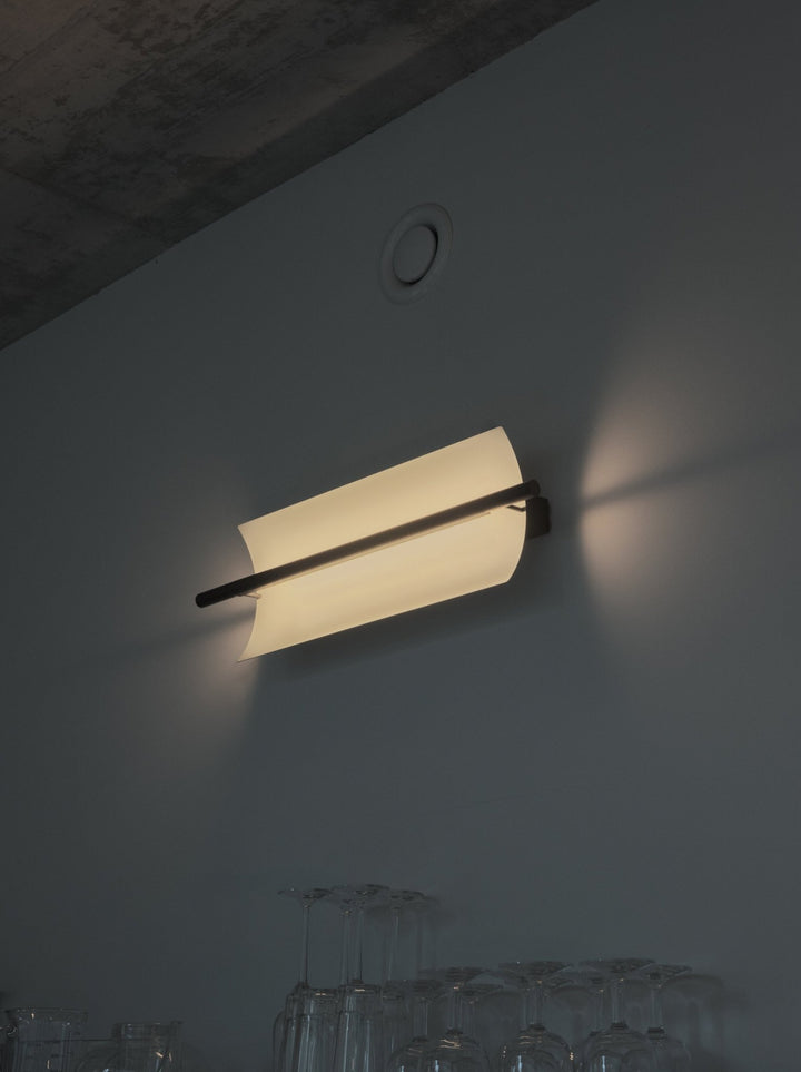 Lámina 45 Wall Lamp - Santa & Cole - Wall Sconces - HORNE