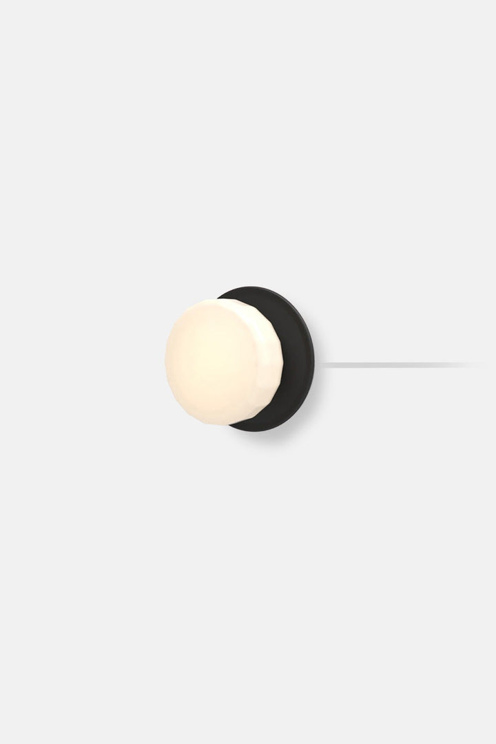 Pastille 1 Disc Corded - Faceted - RBW Lighting - Matte Black - 2700K (warm white) - Corded Plug - in (Back) / 120V Input - HORNE