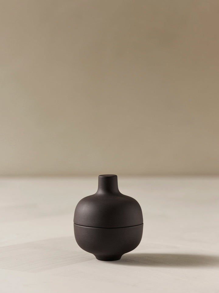 Sand Secret Bowl W Lid - Design House Stockholm Serveware - Black clay - Medium - HORNE
