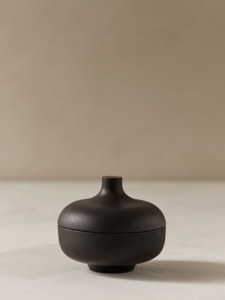 Sand Secret Bowl W Lid - Design House Stockholm Serveware - Black clay - Medium - HORNE