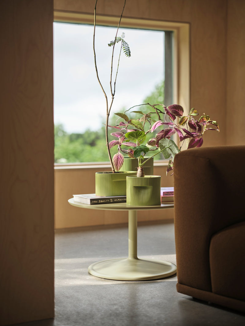 Soft Coffee Table - Round - Muuto Table + Task - Small - Black Nanolaminate/Black - HORNE