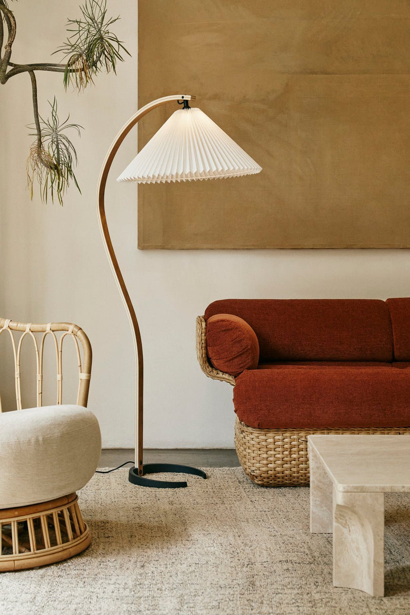 Timberline Floor Lamp - US - Gubi Floor Lamps - Oak/Birch - White - HORNE