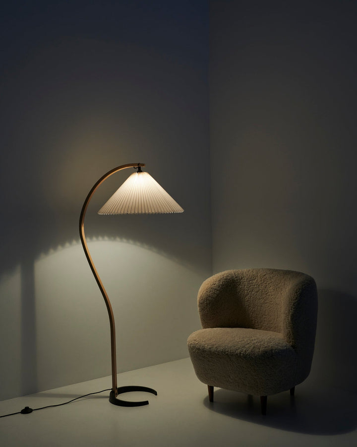 Timberline Floor Lamp - US - Gubi Floor Lamps - Oak/Birch - White - HORNE