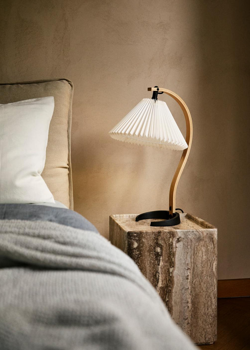 Timberline Table Lamp - US - Gubi Table Lamps - Oak/Birch - White - HORNE