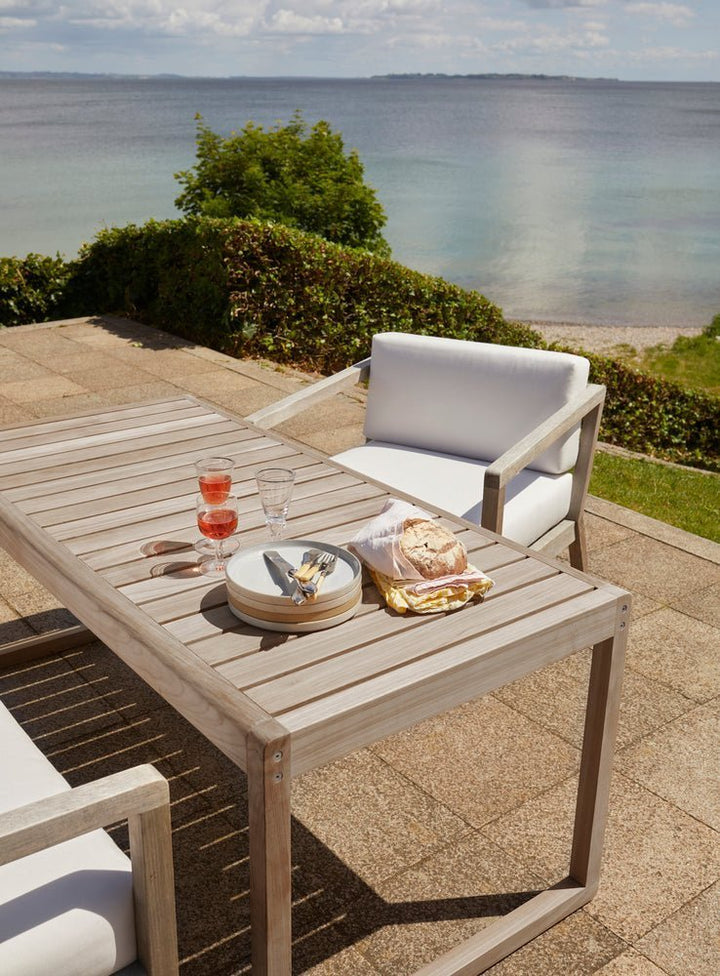 Virkelyst Chair - Skagerak by Fritz Hansen - Outdoor Furniture - Teak / Sea Blue Stripe - HORNE