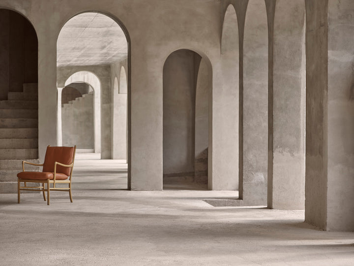 OW149 Colonial Chair - Carl Hansen & Son - Chairs - Soaped Oak/Sif 95 Leather - HORNE