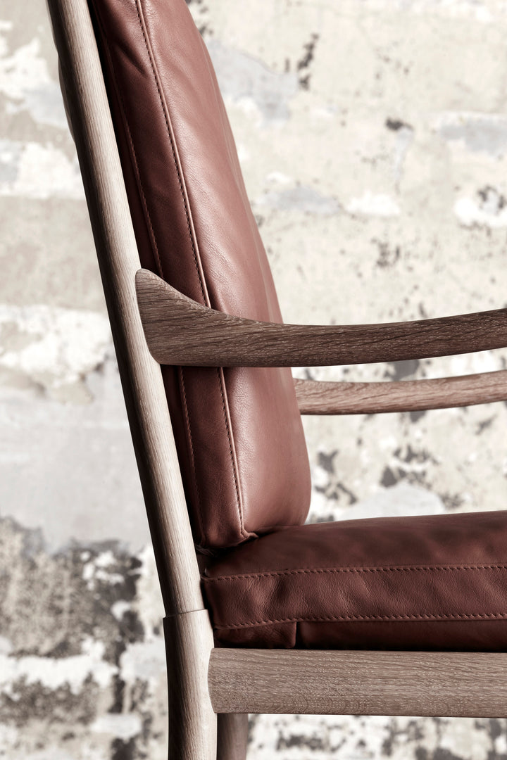 OW149 Colonial Chair - Carl Hansen & Son - Chairs - Soaped Oak/Sif 95 Leather - HORNE