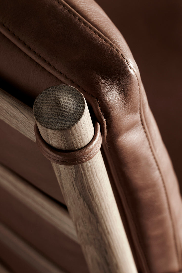 OW149 Colonial Chair - Carl Hansen & Son - Chairs - Soaped Oak/Sif 95 Leather - HORNE