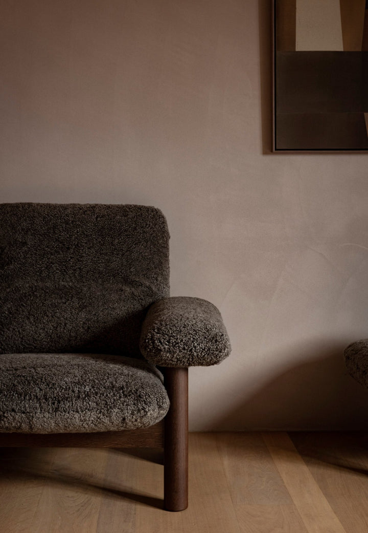 Brasilia Ottoman - Sheepskin - Audo Copenhagen - Chairs - Sahara - Walnut - HORNE