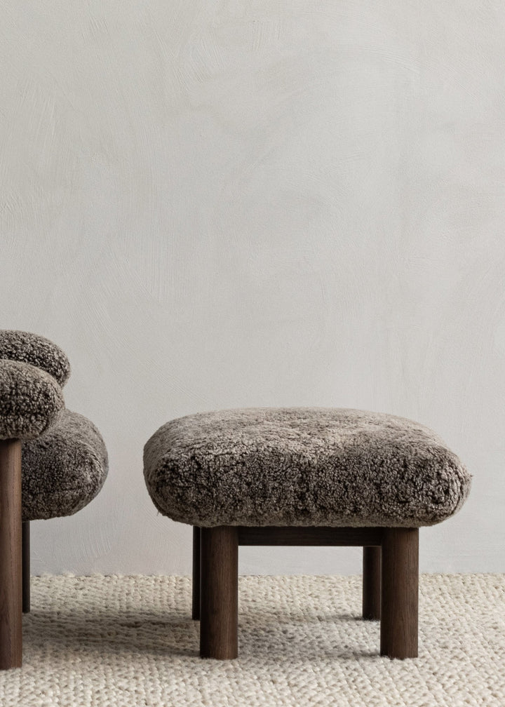 Brasilia Ottoman - Sheepskin - Audo Copenhagen - Chairs - Sahara - Walnut - HORNE