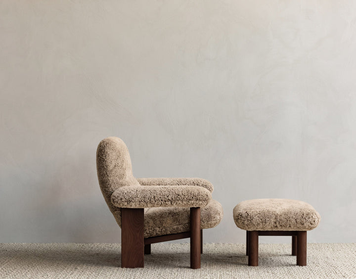 Brasilia Ottoman - Sheepskin - Audo Copenhagen - Chairs - Sahara - Walnut - HORNE