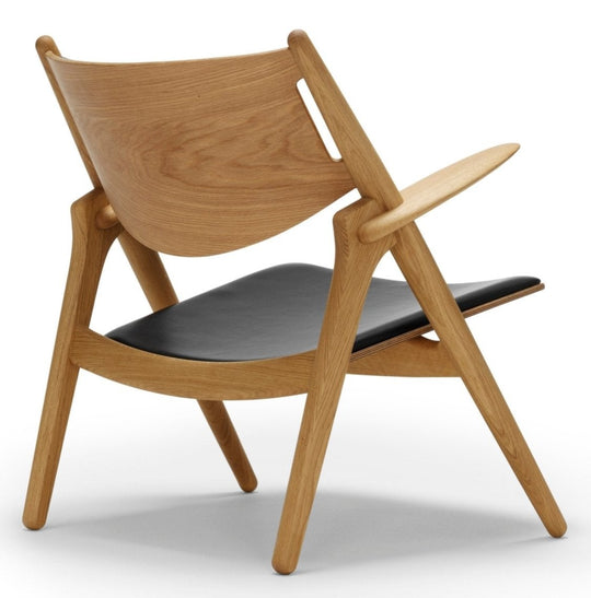CH28P Lounge Chair - Carl Hansen & Son - Chairs - Lacquered Oak - Leather - Loke 7050 - HORNE