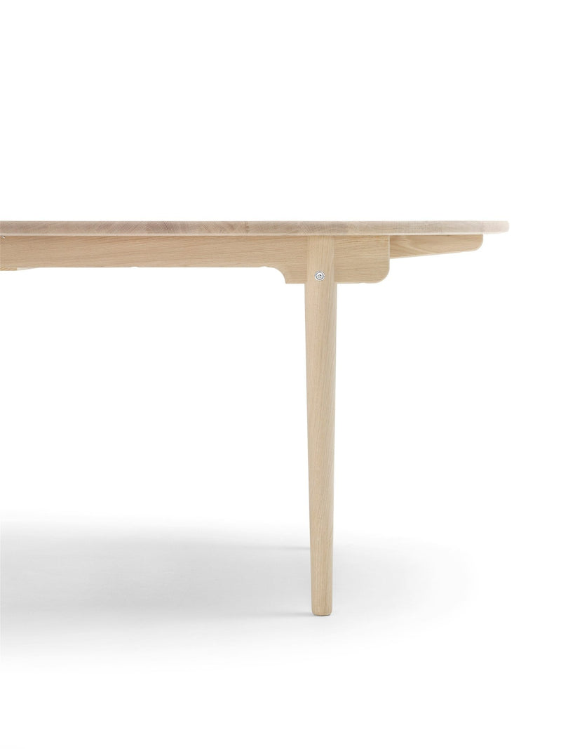 CH338 Round Table - Carl Hansen & Son - Tables - Soaped Oak - HORNE
