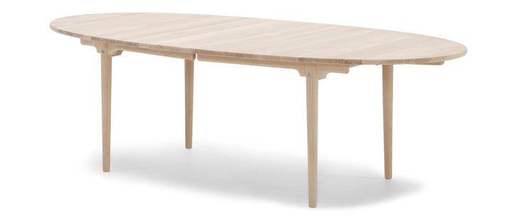 CH339 Round Table - Carl Hansen & Son - Tables - Oiled Walnut - HORNE