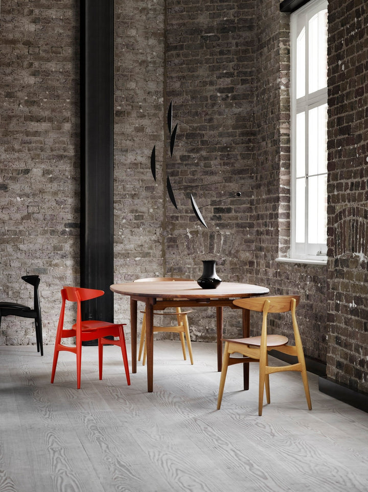 CH339 Round Table - Carl Hansen & Son - Tables - Oiled Walnut - HORNE
