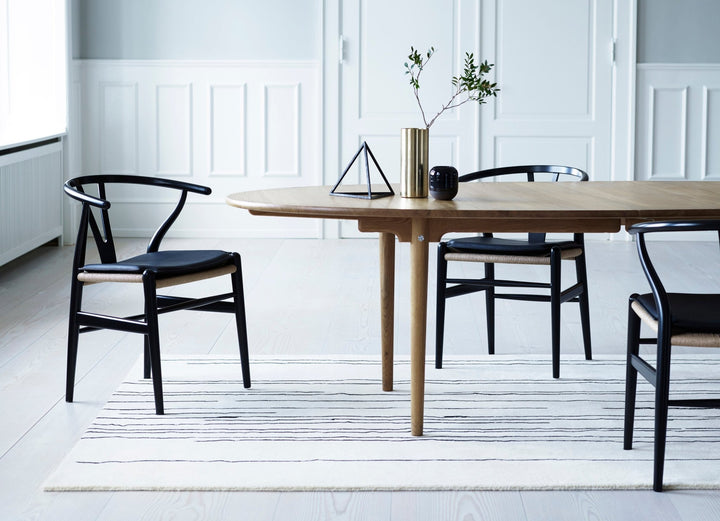 CH339 Round Table - Carl Hansen & Son - Tables - Oiled Walnut - HORNE