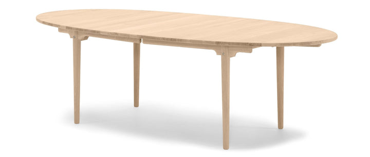 CH339 Round Table - Carl Hansen & Son - Tables - Oiled Walnut - HORNE