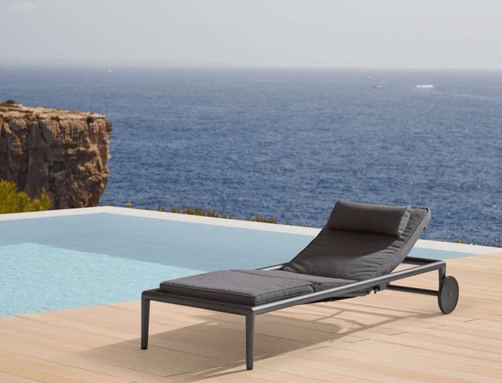 Conic Sunbed With Gas Spring - Cane Line - Outdoor Furniture - Light Grey - HORNE