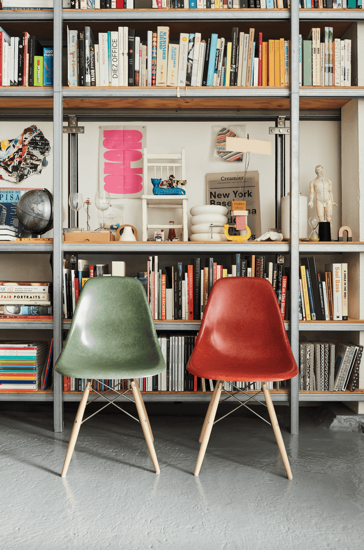 Eames® Molded Fiberglass Side Chair – Dowel Base - Herman Miller® - Chairs - White - Natural Maple - Parchment - HORNE