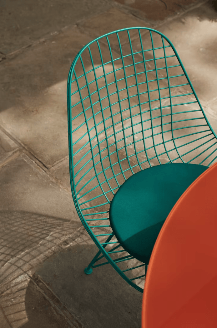 Eames® Wire Chair, Herman Miller x HAY - Herman Miller® - Chairs - Black Blue - No Cushion - HORNE