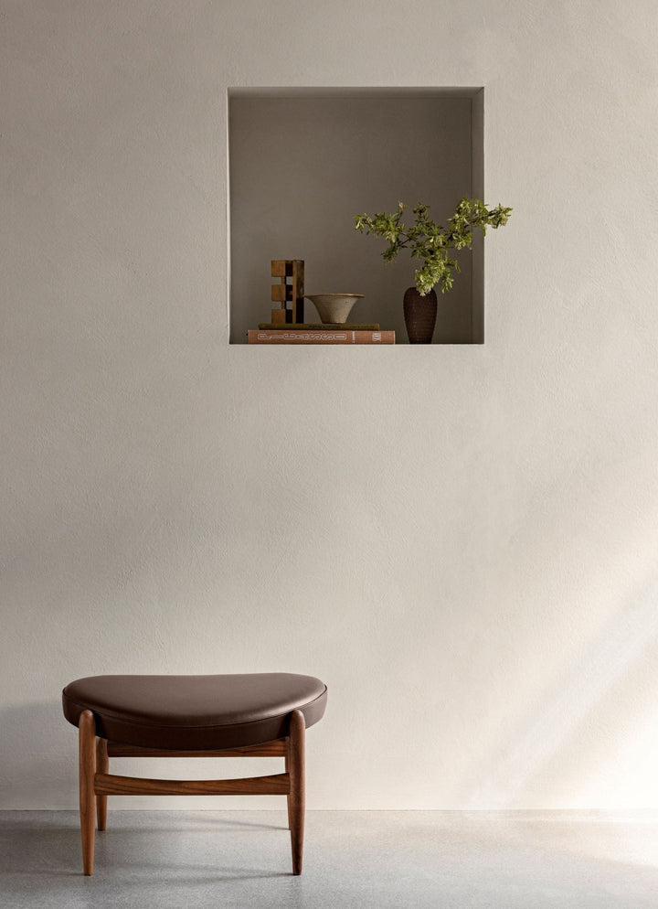 Elizabeth Ottoman - Audo Copenhagen - Stools + Benches + Ottomans - Natural Oak - Dunes Leather - Cognac - HORNE
