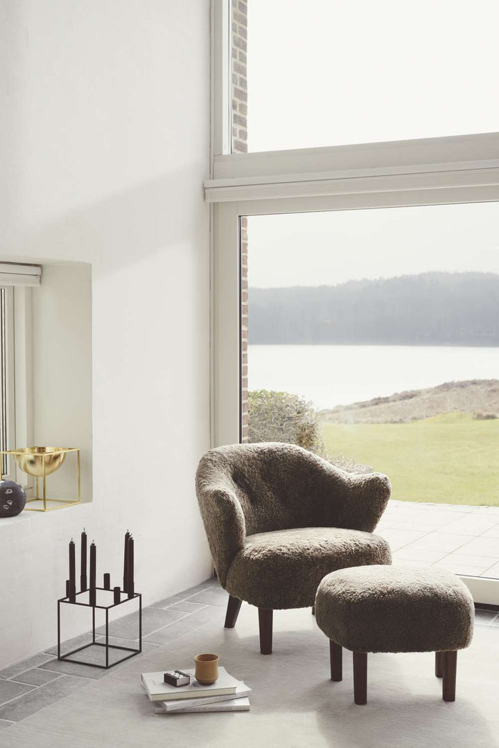 Ingeborg Footstool - Sheepskin - Audo Copenhagen - Stools + Benches + Ottomans - Sahara - Smoked Oak - HORNE