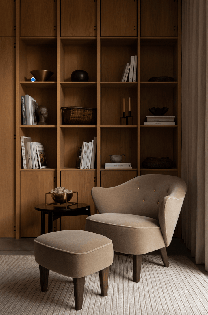 Ingeborg Lounge Chair - Sheepskin - Audo Copenhagen - Chairs - Sahara - Smoked Oak - HORNE