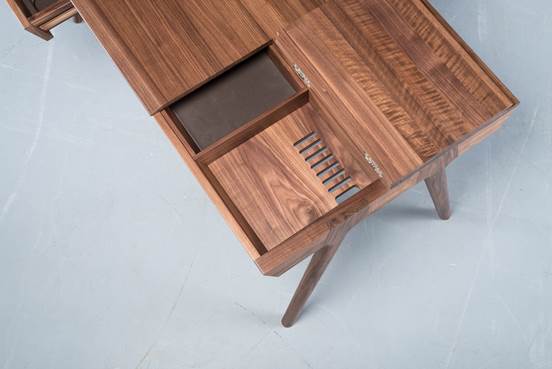 METIS Desk