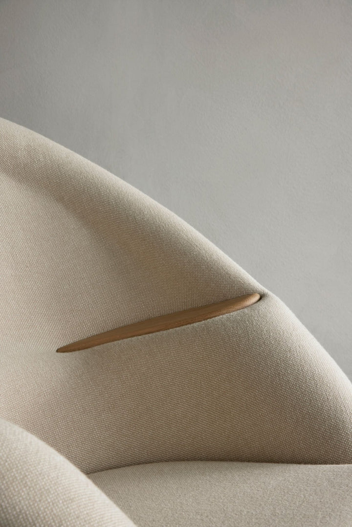 Oda Lounge Chair - Audo Copenhagen - Chairs - Natural Oak - Hallingdal 65 Fabric - 0110 - HORNE
