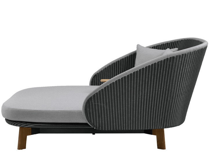 Peacock Daybed - Cane Line - Outdoor Furniture - Add Parasol w/ Pulley System - HORNE