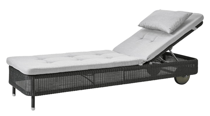 Presley Sunbed - Cane Line - Outdoor Furniture - Graphite - Light Grey Natté w/QuickDry & Airflow system - HORNE