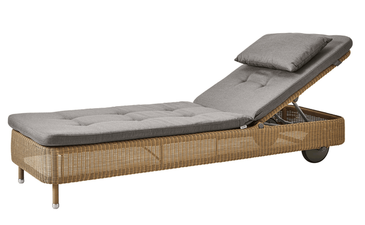 Presley Sunbed - Cane Line - Outdoor Furniture - Natural - Taupe Natté w/QuickDry & Airflow system - HORNE