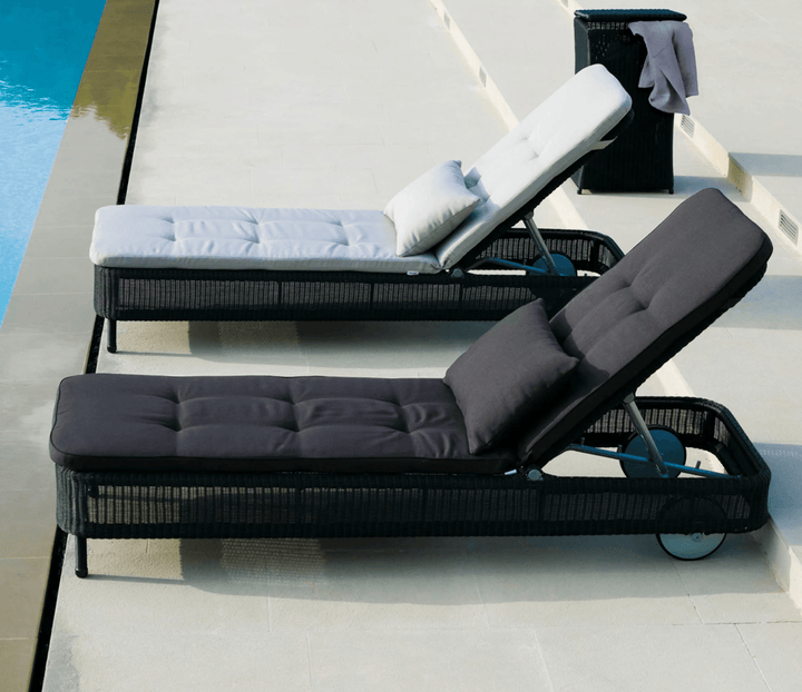 Presley Sunbed - Cane Line - Outdoor Furniture - Black - Black Natté w/QuickDry & Airflow system - HORNE