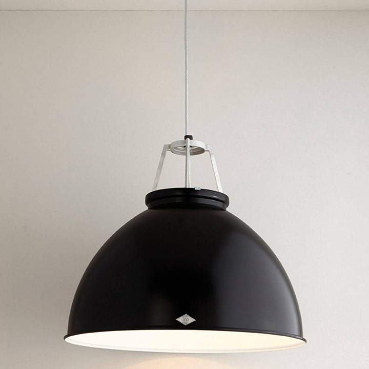 Titan 5 Pendant - Black