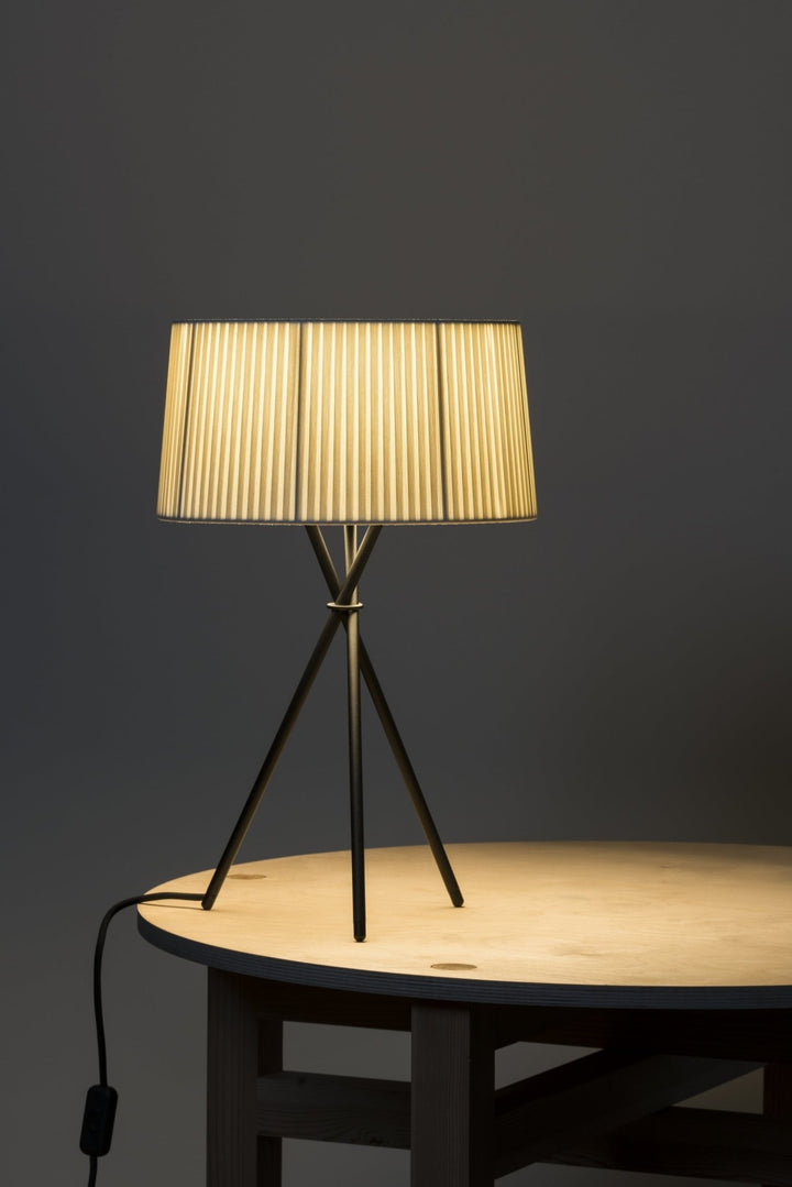 Trípode G6 Table Lamp - Santa & Cole - Table + Task - Bretona Stripe - HORNE